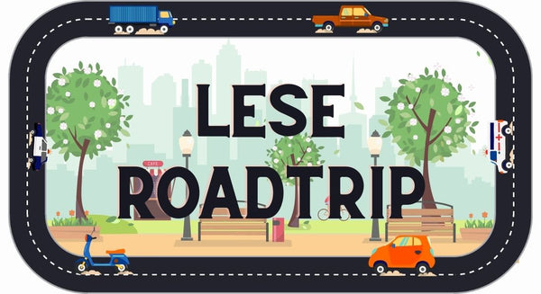Playmat with 'LESE ROADTRIP' text, cars, and a cityscape background. FREE GAME